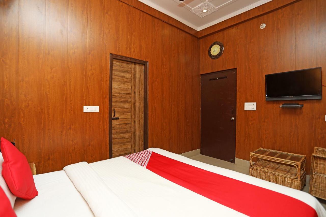 Hotel Saptrishi Rishīkesh Exteriör bild