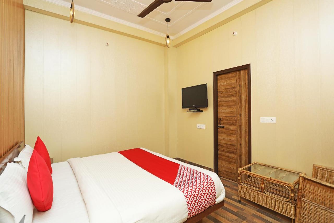 Hotel Saptrishi Rishīkesh Exteriör bild